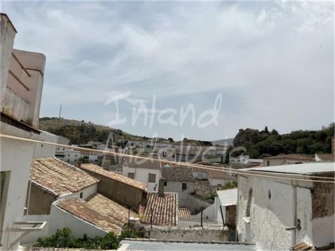 Esta hermosa propiedad de 3 dormitorios y 2 baños incluye garaje privado independiente y coche incluido en el precio. Se encuentra en la cotizada localidad de Luque, en la provincia de Córdoba, Andalucía, España. Al entrar a la casa adosada, se encue...