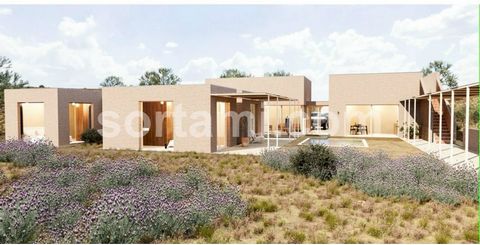 Terreno misto com mais de 9.000 m2 situado na zona de Medronhal, freguesia de Santa Bárbara de Nexe, concelho de Faro. Este terreno tem em apreciação um Pedido de Informação Prévia (PIP) a decorrer na CMF que consiste num projeto de uma Moradia T3 de...