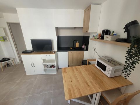 Beau studio meublé refait à neuf