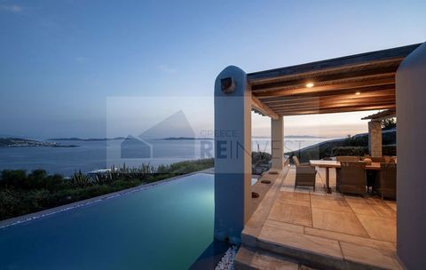 Huiscode: TP-0436, Villa te koop, verdieping: Begane grond, 1e (2 niveaus), in de omgeving: Mykonos - Tourlos. Het pand strekt zich uit over 135 m² en is gelegen op een perceel van 706 m². Het bestaat uit: 3 slaapkamers (1 master), 2 badkamers, 1 keu...