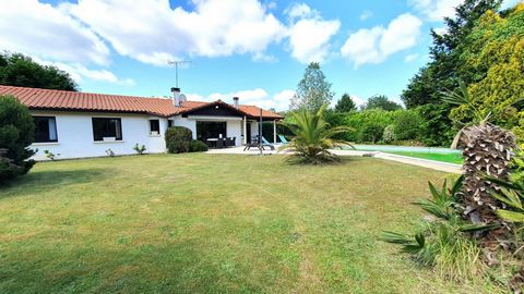 Maison au grand charme, nichée dans un parc de verdure calme, paisible à l'abris des regards