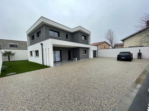 Maison d'architecture moderne de 145m2, 6 pièces