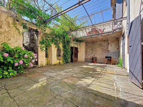 Maison de village avec jardin, local commercial et garage — Saint-Gervais-sur-Mare