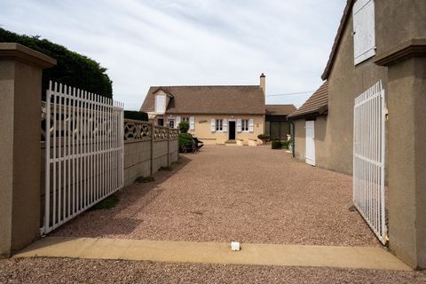 Dpt Saône et Loire (71), à vendre LA MOTTE SAINT JEAN maison avec dépendances 180 m2