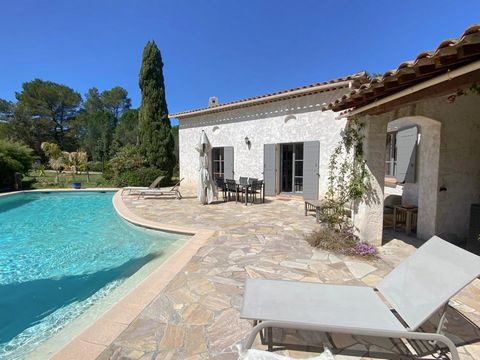 Puget Sur Argens, op 5 minuten van het dorp en 15 minuten van de zee, in het hart van een gewilde In het hart van een beveiligde woonwijk ontdekt u deze villa met airconditioning, volledig gelijkvloers, gerenoveerd in een moderne geest. Accommodatie ...