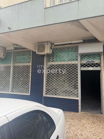 Loja à Venda em Loures – Excelente Localização e Potencial Apresento-lhe esta loja situada numa zona tranquila e residencial de Loures, mas com excelente localização, a poucos minutos do centro. Este espaço comercial oferece o equilíbrio ideal entre ...