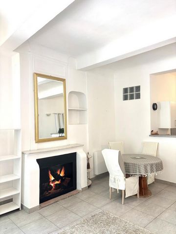 STUDIO MEUBLÉ 26m² – IMMEUBLE HAUSSMANNIEN – AUPS CENTRE