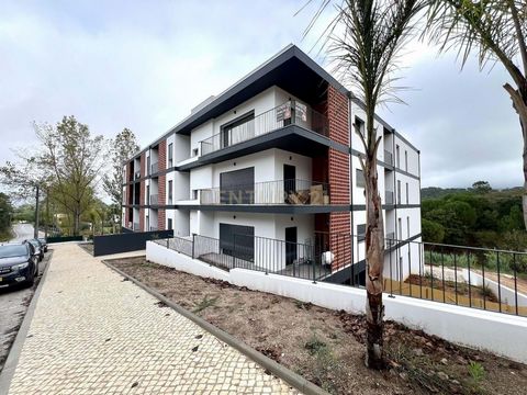 Descubra este magnífico apartamento T1, novo e pronto a habitar, localizado em Pombal, Leiria. Com 79m² de área, este imóvel destaca-se pela sua luminosidade e acabamentos de luxo, ideal para quem procura conforto e qualidade de vida. Este apartament...