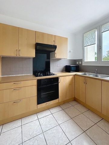 Appartement 4 pièces proche du Rer A , des commerces et écoles