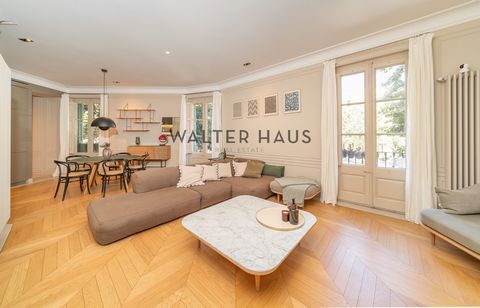 Exclusive 108 m² apartment located on the first floor of a fully renovated classic building in Eixample Dreta. With high-quality finishes and a smart layout, the property is located on a bright corner, allowing for natural light throughout the day, e...