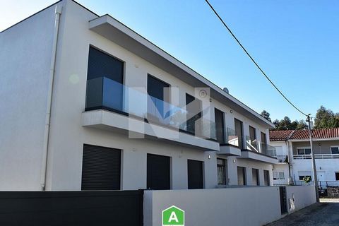 NH JG 20893 I present for sale a distinguished 3 bedroom apartment, new , with large areas and an East / West / South sun exposure. Very well located in Areia, Árvore, in a bathing area of excellence, just 1 km from the beach and 10 minutes from the ...