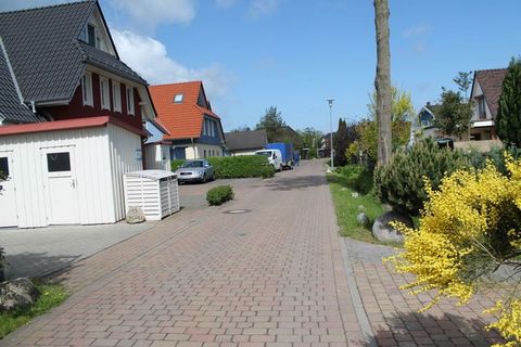 Deze woning in Zingst heeft 2 slaapkamers waar je met 5 personen in kunt verblijven. Het is een heel fijne woning als je met je gezin op vakantie wilt gaan. De woning ligt vlak bij het strand en het centrum van Zingst. Mocht je naar het strand willen...