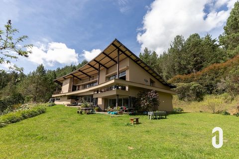 A house that radiates tranquility and allows you to connect with nature, this is how we describe this property of 593 m2 built and 8,490 m2 of lot, which has a pleasant social area with fireplace, space for BBQ and open kitchen, perfect for your week...