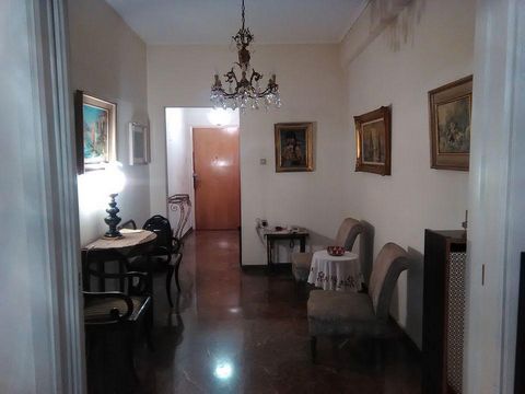 Kypseli, Athens. For sale an apartment of 102 sq.m, 3rd floor, corner, frontage, built in 1973. It has 1 bedroom, bathroom, wc, open plan living room – dining room, central heating with natural gas, awnings. Sunny and bright with quality construction...
