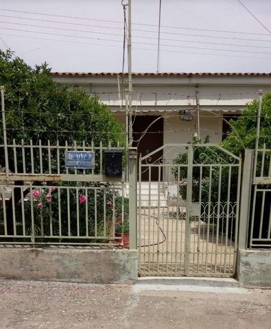 House for sale in Aigio, Peloponnese. The house, 114 sq.m., has two bedrooms, a living room, a kitchen, a bathroom, a large terrace, a storage room of 50 sq.m. The property is located on a plot of 420 sq.m. and has 230 sq.m. garden, within walking di...