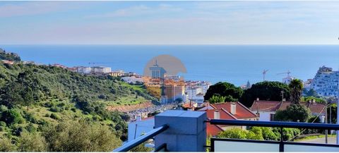 Fantastic 3+1 bedroom apartment 15 minutes walk from the beach in Sesimbra with ocean view in a Private Condominium with Swimming Pool; Parking and Garden. Entrance hall; Room with excellent sun exposure, countryside and sea views and fully equipped ...