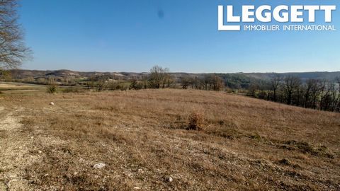 85308NK46 - Build your own dream home ! An exceptional position and exposure for this large building plot, with breathtaking views, just minutes from Montcuq. Small path (private, to develop) leads up to the flat plot above. The hillside in the back ...
