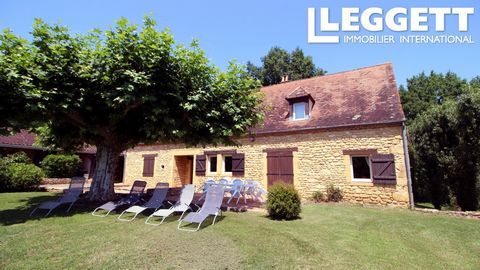 A05798 - Two charming Perigourdine houses near all shops (1km). Very well located and without nuisance with a magnificent view on the countryside. The houses are surrounded by fields and walnut trees (organic farming). The first house of 3 bedrooms d...