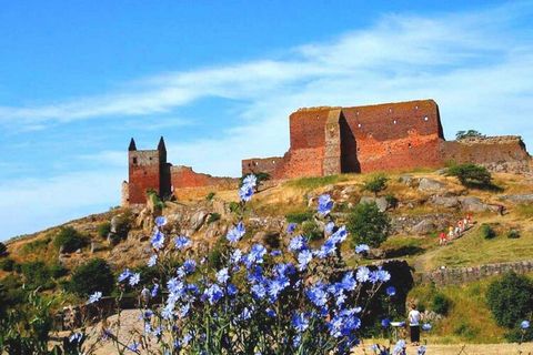 Auf der Spitze von Gudhjem Seit mehr als 75 Jahren bietet die Pension Koch Urlaub auf Bornholm und im beliebten Gudhjem. Hier finden Sie Ruhe und eine entspannte Atmosphäre. Die Pension liegt erhöht in Gudhjems und hat daher eine wunderbare Aussicht ...