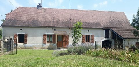 Farmhouse consisting of a house, a barn with cistern, and outbuildings, all on a wooded plot of about 3500m2. The house of 65m2 is to be refreshed, however it is habitable immediately, the attic of about 90m2 can be converted. It has a main room of 2...
