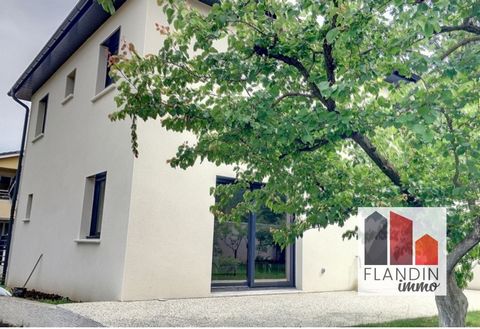 EXCLUSIVITE - L'Agence FLANDIN Immo vous présente cette maison individuelle de construction traditionnelle 2023 dans un cadre champêtre au calme absolu. Implantée sur un terrain de 400 m2 env. arboré d'arbres fruitiers, elle se compose d'une entrée a...