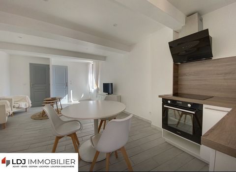 A city prized for its charm and attractiveness, we invite you to discover a beautiful apartment completely renovated. Ideally located in the heart of the historic centre, this tastefully renovated apartment combines the charm of the old with modernit...