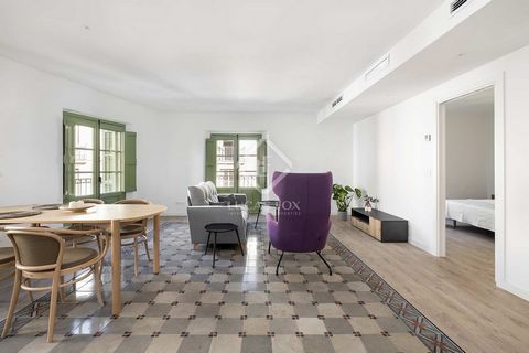 Presentamos un elegante piso de 89 m2 en una finca de época completamente renovada en Barcelona, que con sus dos habitaciones dobles es un ejemplo de lujo y comodidad en un entorno histórico. Al entrar a la vivienda, un luminoso pasillo nos conduce a...