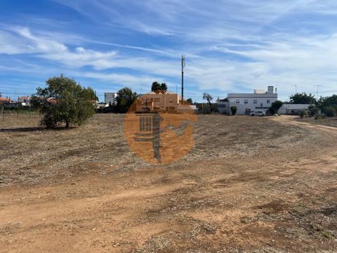 Unique Investment Opportunity - 4200 m² Plot in a Strategic Location Are you searching for an investment opportunity that offers limitless possibilities in the real estate sector? We present an exclusive plot of land measuring 4200 m² with constructi...