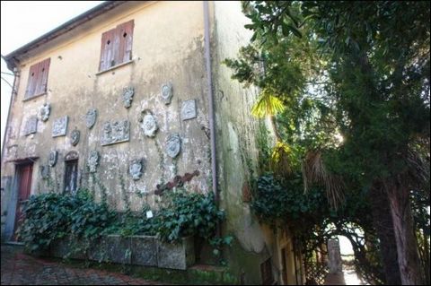 Set in 3 hectares of land (approx 7.5 acres), large estate in the countryside of the Lunigiana, in need of restoration. Set in 3 hectares of land (approx 7.5 acres), large estate in the countryside of the Lunigiana, in need of restoration. Surrounded...