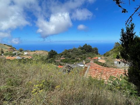 Discover the charm of life on the island of El Hierro and become the owner of this cottage and land in the idyllic enclave of Tiñor, the smallest and most picturesque village on the island, in the municipality of Valverde. Get envolved by the charm o...