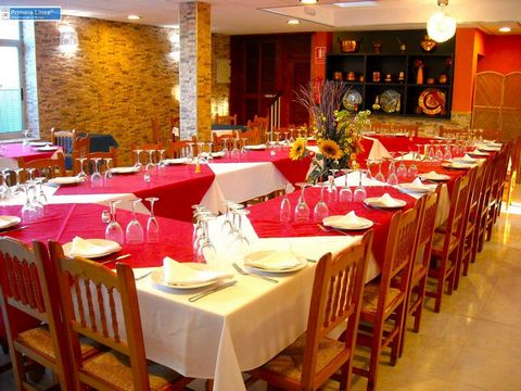Très bon restaurant à vendre à Mar de Cristal, entièrement équipé et très bien situé. Son terrain de 554 m2 a une capacité de 250 personnes, avec 40 tables en terrasse et 25 tables dans le salon. Comme il est coincé, sa visibilité est plus grande et ...