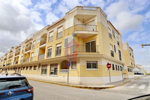Beautiful and spacious apartment with 2 bedrooms and 2 bathrooms in Formentera del Segura located on the second floor of a beautiful and quiet urbanization with a swimming pool. Characteristics: -Spacious living room with good lighting and east orien...