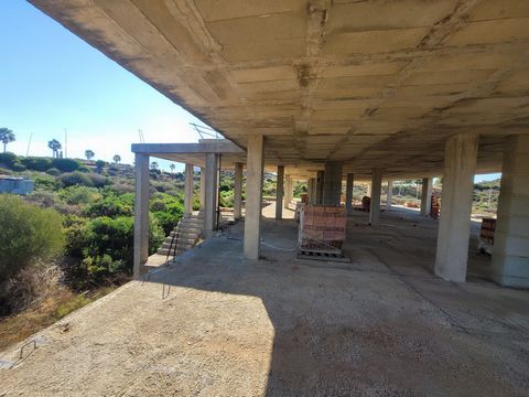 Excellent development and investment opportunity to purchase 68 apartments with a block already partially finished, located in Doña Julia Golf. We are pleased to offer this excellent development and investment opportunity consisting of 68 apartments ...