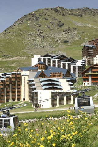 You'll like Val Thorens, the highest ski resort in Europe. The residence benefits from being at the foot of the slopes and in the heart of the resort. Plus the residence is equipped with a fitness area. Your residence The Pierre & Vacances Les Temple...