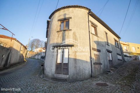 Semi-detached house V3, for sale, located in Perosinho, Vila Nova de Gaia, 1400m from Pingo Doce. With 96m2 of gross area, 51m2 of land area, 48m2 of implantation area, 3 fronts (North / South / West), it is composed of R / C, Floor and Outdoor Zone....