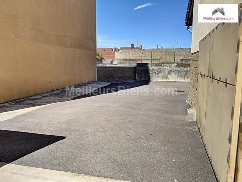 Dominique Calarco offers you this property: MeilleursBiens.com - Dominique CALARCO, invites you to come and discover in the city center, in Montceau les Mines, this real estate complex composed of a large warehouse of about 170m2, and on the first fl...