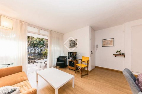 Lucas Fox is pleased to exclusively present this wonderful property in Gavà Mar, just a few steps from the beautiful Gavà Mar beach, in the sought-after Pine Beach development . This impressive apartment consists of three large bedrooms, a bright liv...