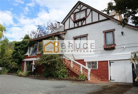Large property for sale, Osorno Tourist Complex, 13 private rooms with their resective private bathroom, 12 fully equipped apartments, ample parking for 25 vehicles, urban land. Infrastructure 1.- Main Construction: Spacious German style house, 552 m...