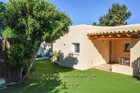 Terraced house in Cala Tarida close to the beach Terraced corner house in Cala Tarida near the beach. The house is only about 500 meters from the beach Cala Tarida. The 95 m² living space is divided into a large living-dining room with open fully equ...