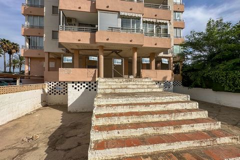 Commercial premises from 89.000€, located in one of the best areas of Calpe, with great covered and open terraces, partial sea views and access to two avenues, only 200 m from the beach. These premises, with a total area of approx. 1000 m2, are locat...