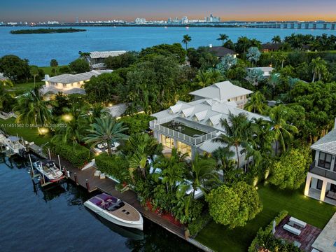 Welcome to Casa Aqua! This boater's dream modern-Island waterfront residence boasts 120 ft of water frontage with a spacious dock and a lift to fit 2 boats. Sitting on an oversized 20,124 sf lot in the exclusive Island of Miami's truly private gated ...