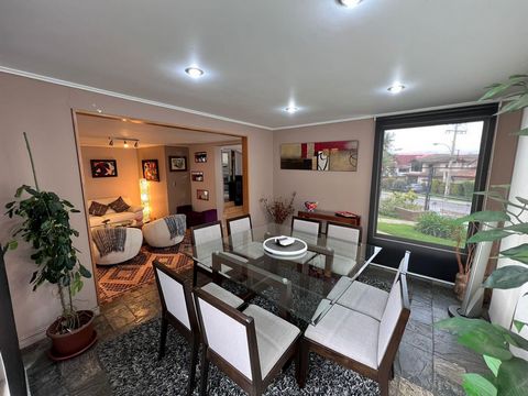 Excellent house, located in a residential area of Reñaca, Viña del Mar, Chile. It has 3 levels. - 2 en-suite bedrooms. - Desk with bathroom. - Covered parking, for two cars, with separate service room and bathroom. -Barbecue. Garden. - Spacious kitch...
