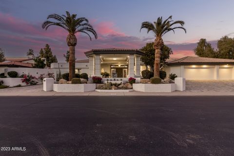 Unique and unmatched, 8260 E Kalil is the perfect blend of style, sophistication, and comfort. Meticulously remodeled home in the heart of Scottsdale, this home spans just over 4,000 sqft across a split floor plan: the west wing a luxurious primary s...