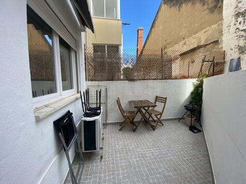 This 2 bedroom apartment in Montijo is a modern and comfortable space, ideal for families or professionals. Completely refurbished, furnished and equipped, it offers a bright living room, modern kitchen, two spacious bedrooms and a bathroom with mode...