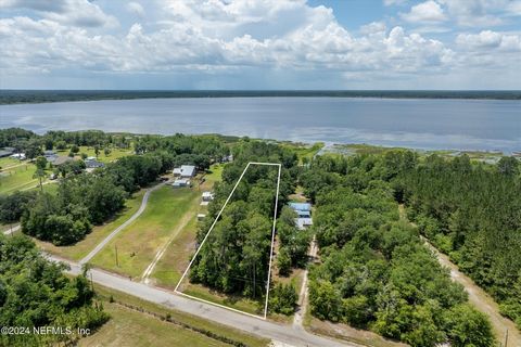 Come build your waterfront dream home! This vacant wooded lot is on about 1.5 acres with 100 feet of water frontage. This site is one of the last blank canvases left on the desirable North-side of Lake Sampson which offers approximately 2000 acres of...