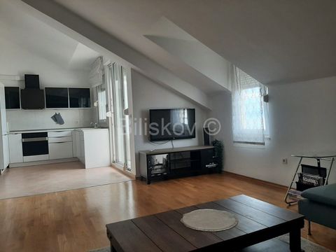 Split, Meje, in the attic of a private house, apartment with a total usable area of ​​87m2 with a sea view. It consists of a kitchen with a dining room and a living room, two bedrooms, a bathroom, a toilet and a terrace. The apartment is air-conditio...