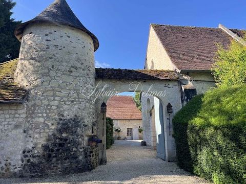 Center Val-de-Loire. 15th century manor located near the Beauval zoo, in the heart and close to many castles in the LOIRE valley. In a perfectly maintained wooded park over 10 hectares. Located 1 hour from Tours and 15 minutes from Beauval Zoo, this ...