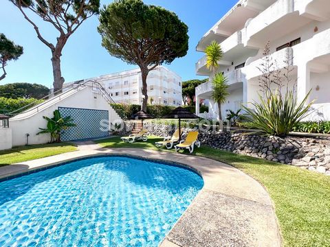 Fantastic one bedroom apartment. The apartment comprises a living room, kitchenette, one bedroom with built-in wardrobes, one bathroom and a garden. The condominium, in addition of being only five minutes from the prestigious marina of Vilamoura, has...