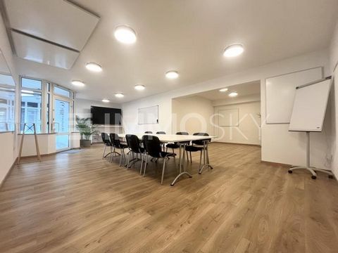 Attractive office in the heart of Bludenz! Start your dream business with this centrally located office that has a world-class infrastructure. Bright rooms, modern design and the best connections make this location ideal for your success. Arrange a v...