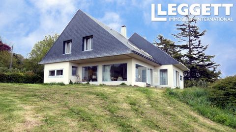 A30267CMR50 - Enormous potential for this 1970's villa set on the edge of the sought-after town of Avranches with panoramic views of the Bay of the Mont Saint Michel. On the ground floor, a large entrance hall leads to the salon with views over the B...